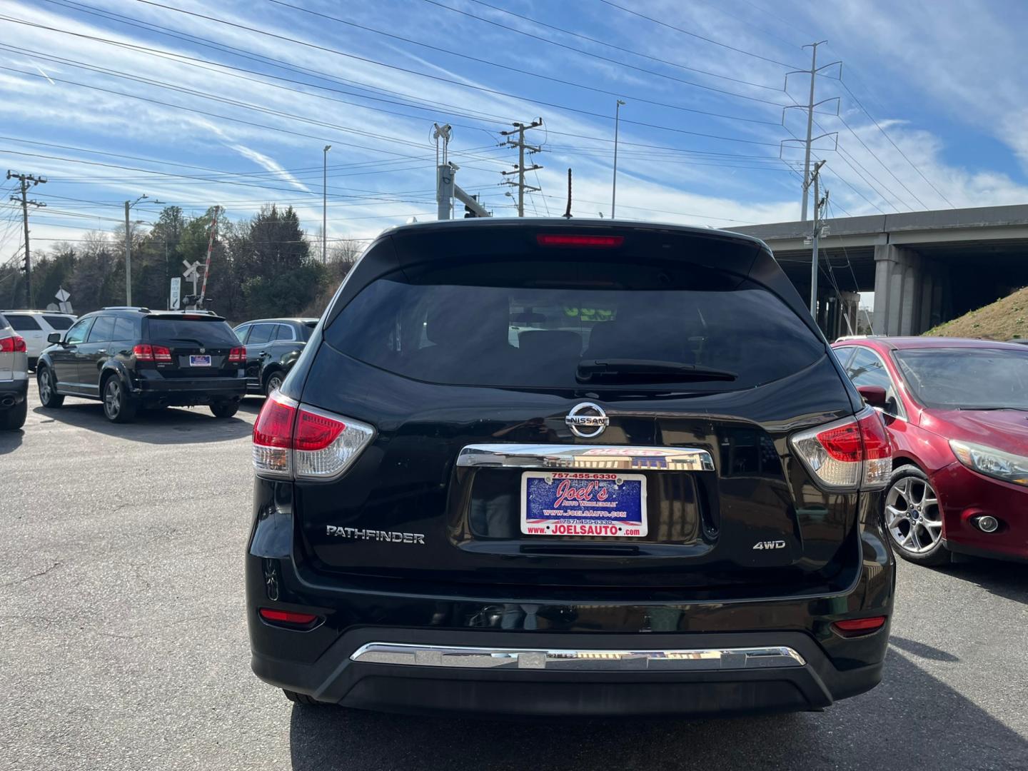 2016 Black Nissan Pathfinder SV (5N1AR2MM7GC) with an 3.5 V6 engine, Automatic transmission, located at 5700 Curlew Drive, Norfolk, VA, 23502, (757) 455-6330, 36.841885, -76.209412 - Photo#6